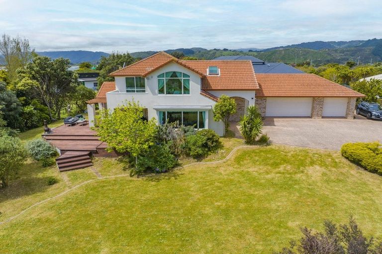 Photo of property in 15 Compass Court, Paraparaumu, 5032