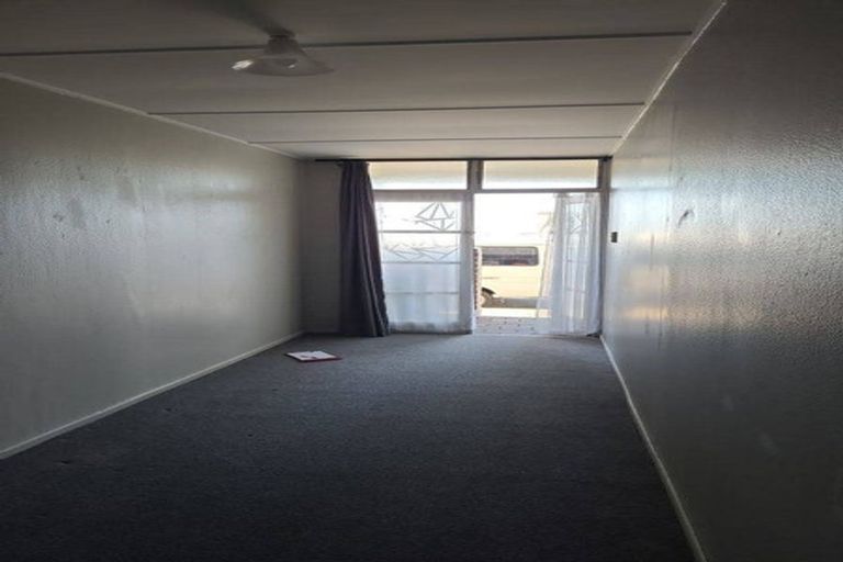 Photo of property in 29 Marine Parade, Bluff Hill, Napier, 4110