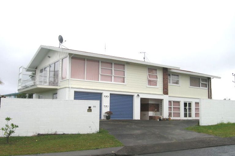 Photo of property in 102 Hillcrest Avenue, Hillcrest, Auckland, 0627