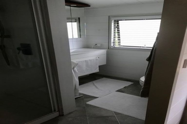 Photo of property in 1/14 Garadice Road, Rothesay Bay, Auckland, 0630