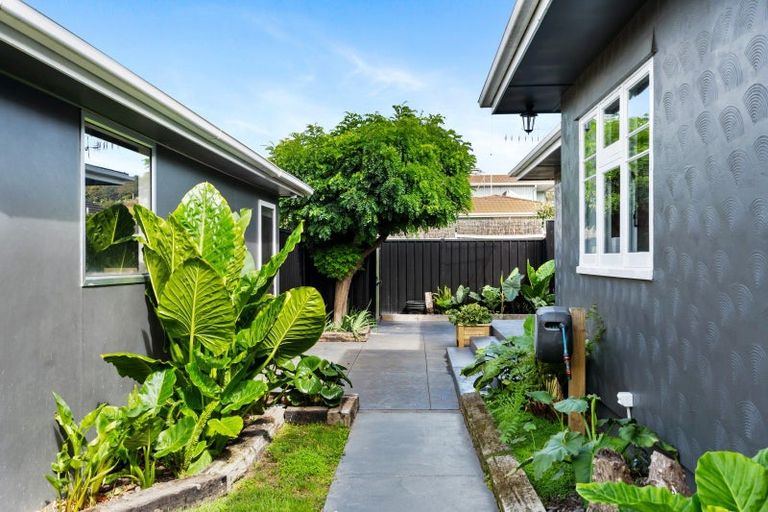 Photo of property in 15 Puketapu Road, Taradale, Napier, 4112