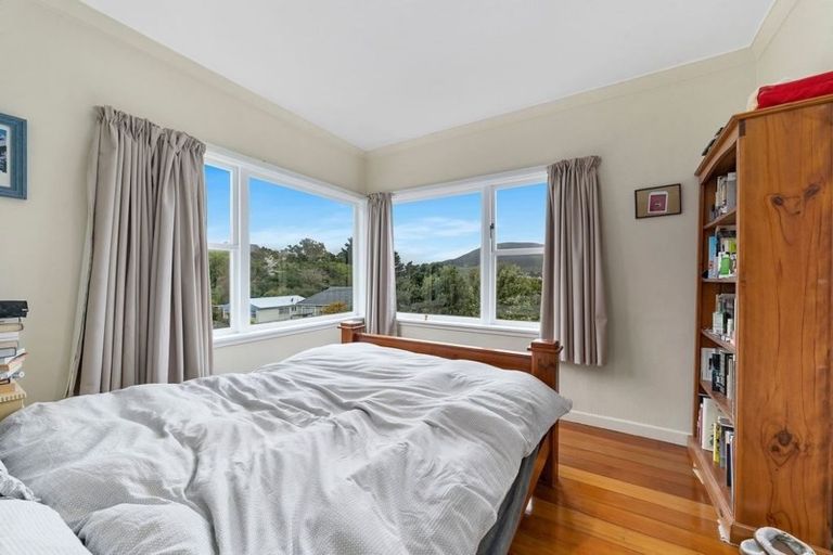 Photo of property in 9 Victory Crescent, Tawa, Wellington, 5028