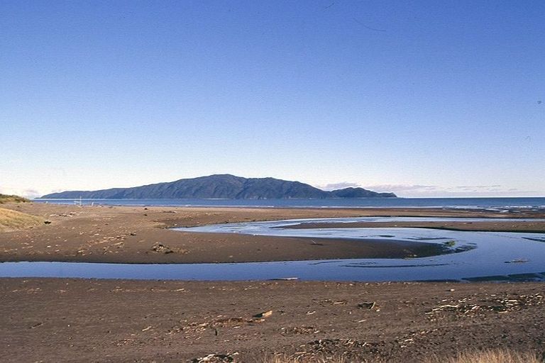 Photo of property in 27 Rauparaha Street, Waikanae Beach, Waikanae, 5036