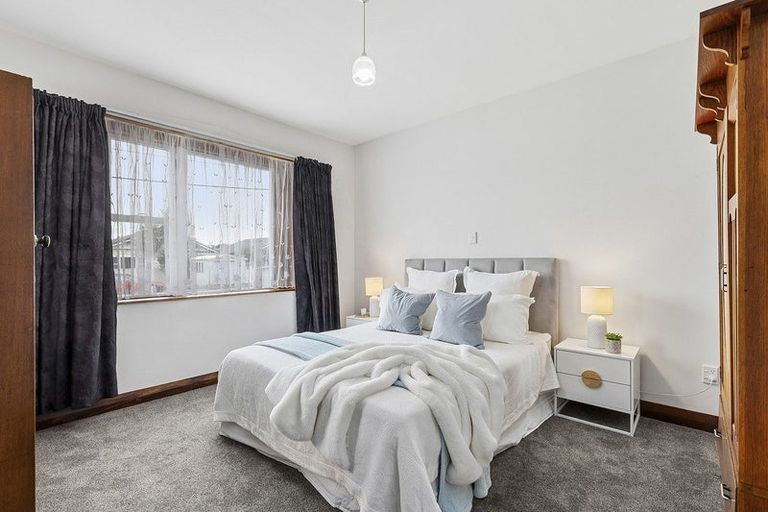 Photo of property in 94 Endeavour Street, Lyall Bay, Wellington, 6022