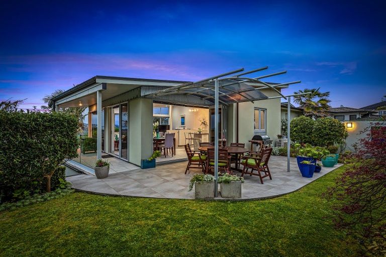 Photo of property in 88 Grovenor Drive, Orewa, 0931