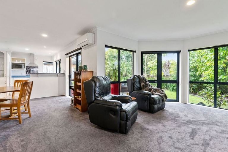 Photo of property in 25 Black Teal Close, Unsworth Heights, Auckland, 0632