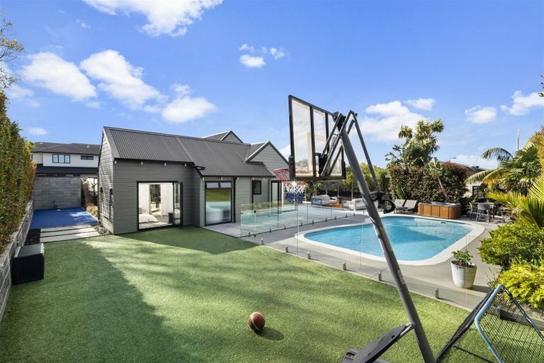 Photo of property in 9 Quebec Road, Milford, Auckland, 0620