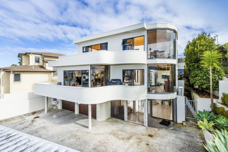 Photo of property in 26 Churchill Road, Murrays Bay, Auckland, 0630