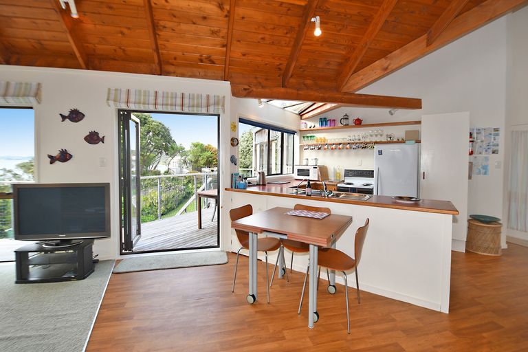 Photo of property in 6 Hillside Crescent, Leigh, 0985