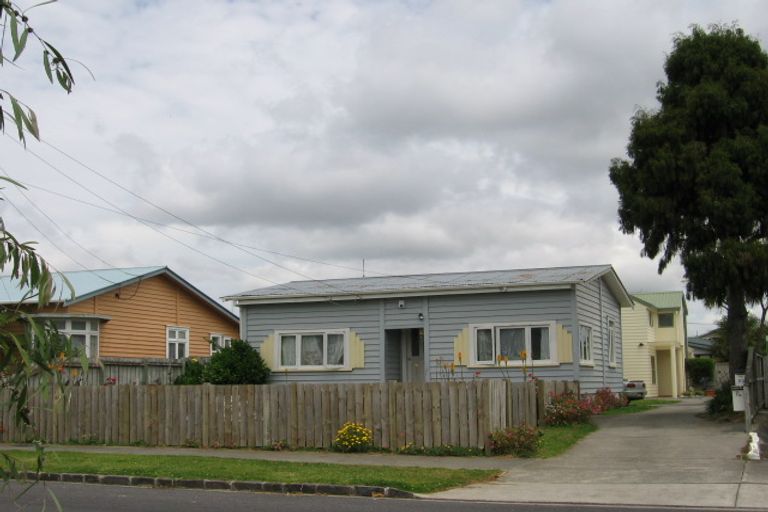Photo of property in 20 Walmer Road, Point Chevalier, Auckland, 1022