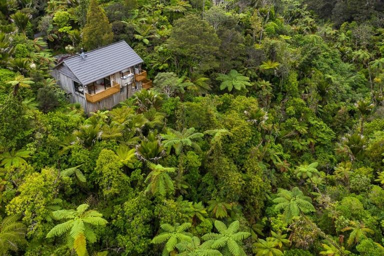 Photo of property in 53 Rimu Road, Oratia, Auckland, 0604