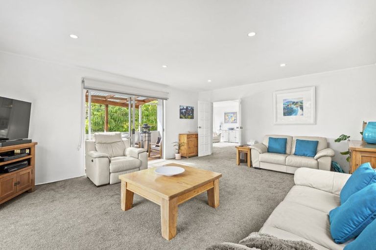 Photo of property in 22 Gails Drive, Okura, Albany, 0792