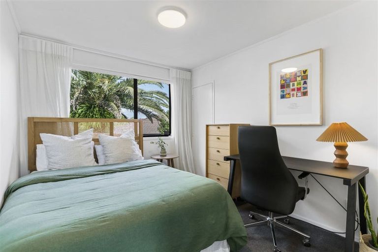 Photo of property in 14 Pahi Place, West Harbour, Auckland, 0618