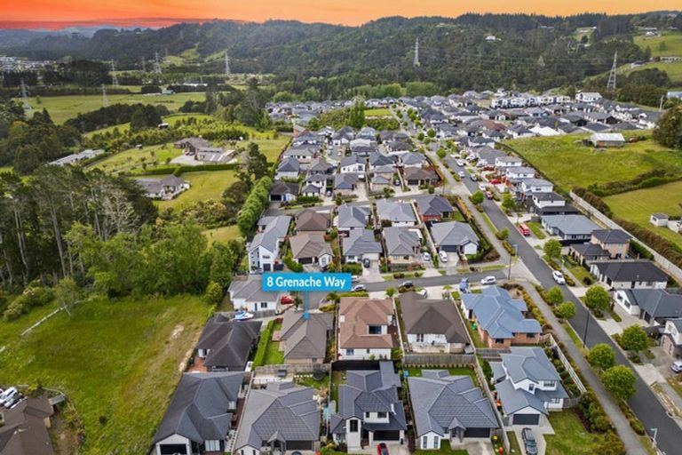 Photo of property in 8 Grenache Way, Kumeu, 0810