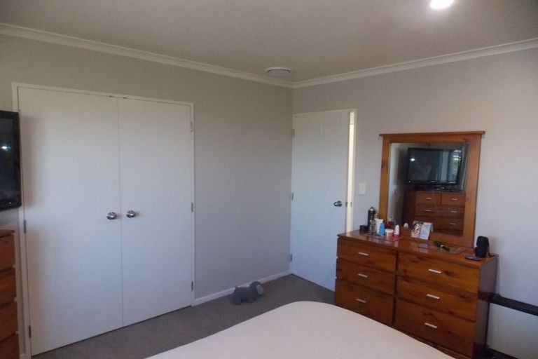 Photo of property in 32 Somerset Crescent, Highbury, Palmerston North, 4412