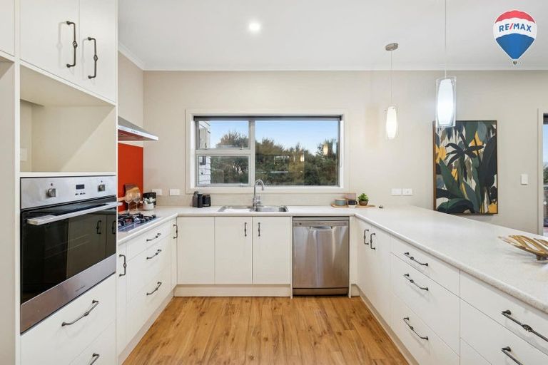 Photo of property in 137 Endeavour Drive, Whitby, Porirua, 5024