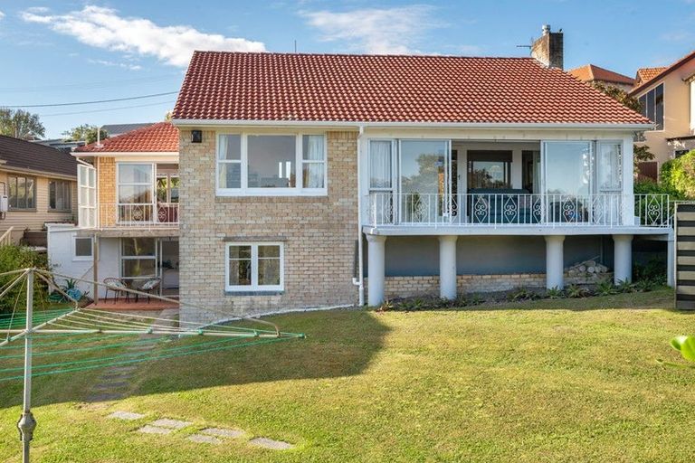 Photo of property in 5 Churchill Road, Murrays Bay, Auckland, 0630