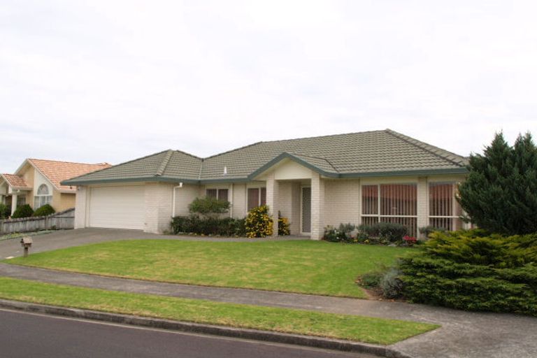Photo of property in 2/12 Arrathorne Place, Northpark, Auckland, 2013