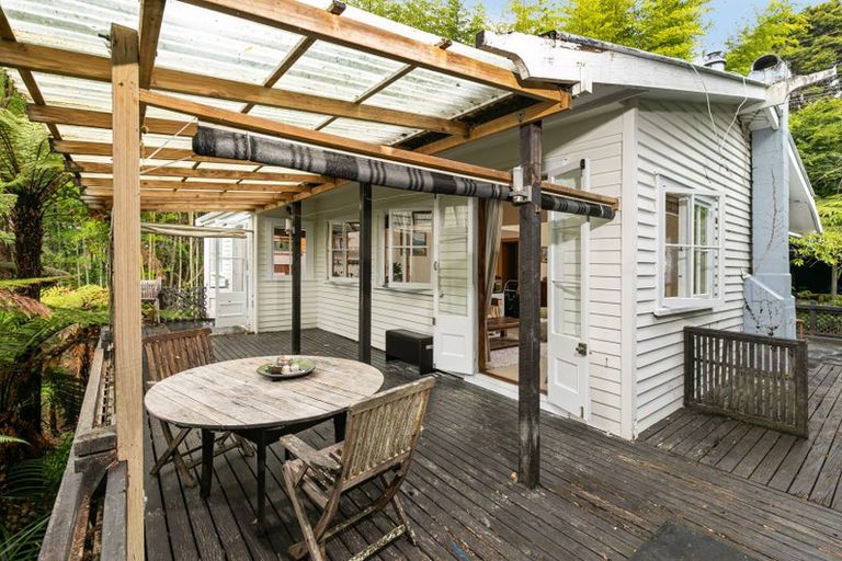 Photo of property in 332 Huia Road, Titirangi, Auckland, 0604