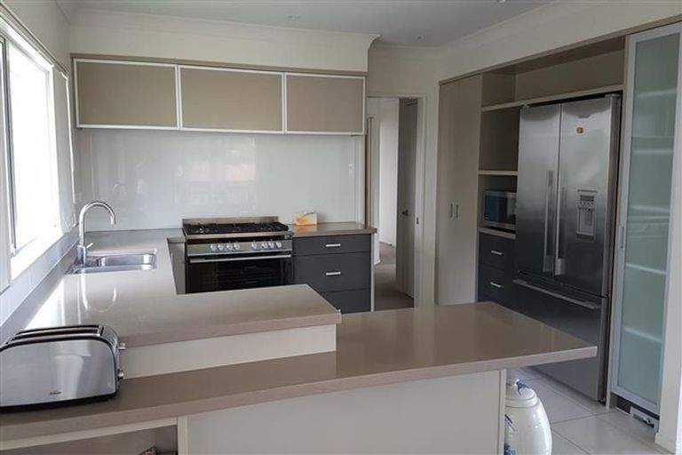 Photo of property in 15 Oak View Terrace, Schnapper Rock, Auckland, 0632
