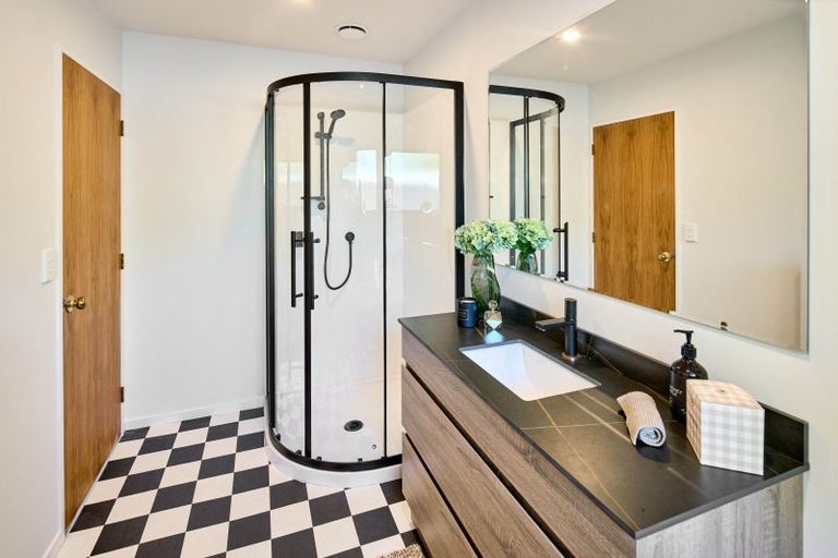 Photo of property in 33 Collingwood Street, Waterloo, Lower Hutt, 5011