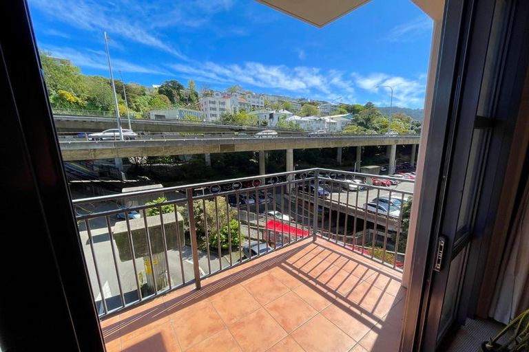 Photo of property in Atrium Towers, 1n/154 The Terrace, Wellington Central, Wellington, 6011