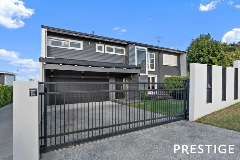 Photo of property in 131 Churchill Road, Rothesay Bay, Auckland, 0630