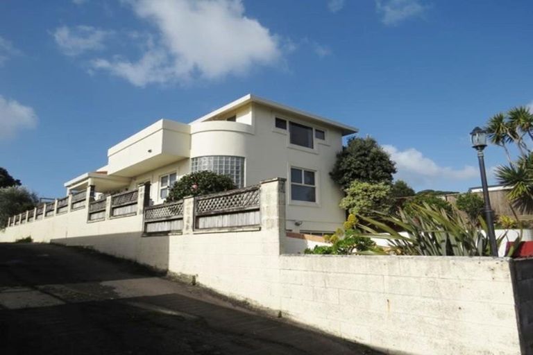 Photo of property in 19 Cutfield Road, New Plymouth, 4310