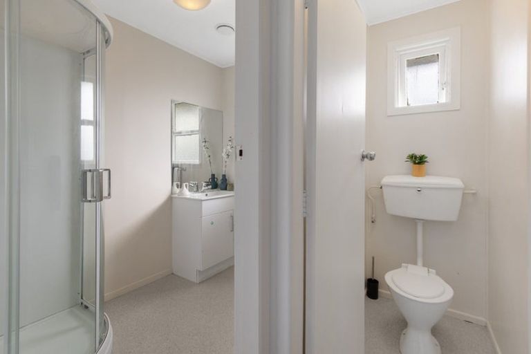 Photo of property in 27 Freyberg Street, Levin, 5510