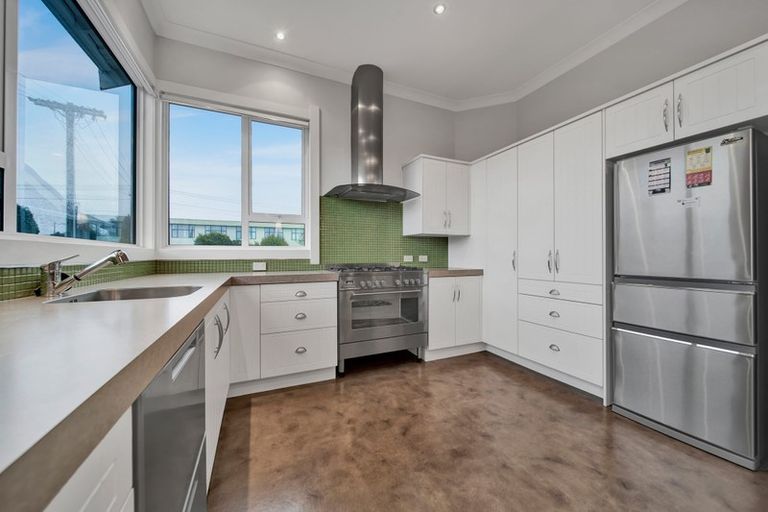 Photo of property in 30 Puriri Street, Hawera, 4610