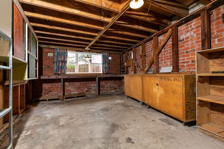 Photo of property in 175 Waimumu Road, Massey, Auckland, 0614