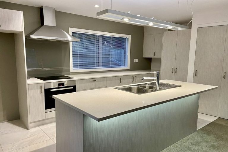 Photo of property in 5/61 Black Rock Road, Newlands, Wellington, 6037