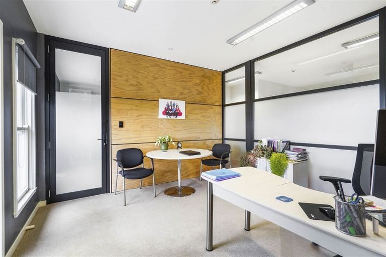 Photo of property in 13 Ruakiwi Road, Hamilton Lake, Hamilton, 3204