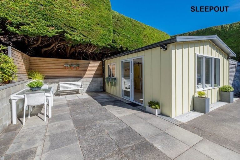 Photo of property in 27 Hemara Street, Waikanae Beach, Waikanae, 5036