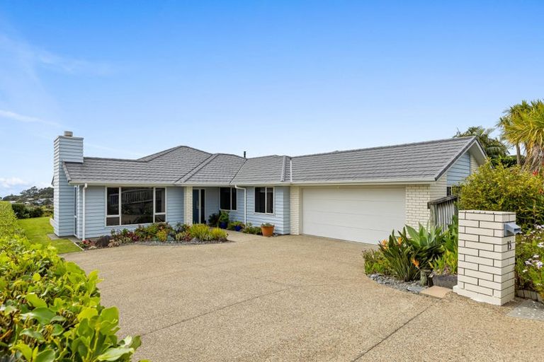 Photo of property in 15 Seaview Crescent, Hatfields Beach, Orewa, 0931