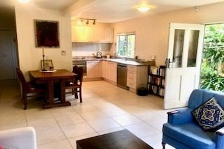 Photo of property in 3/4a Corrella Road, Belmont, Auckland, 0622