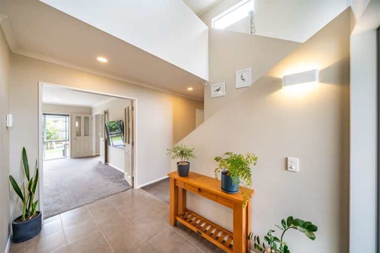 Photo of property in 31 Te Puia Drive, Aotea, Porirua, 5024