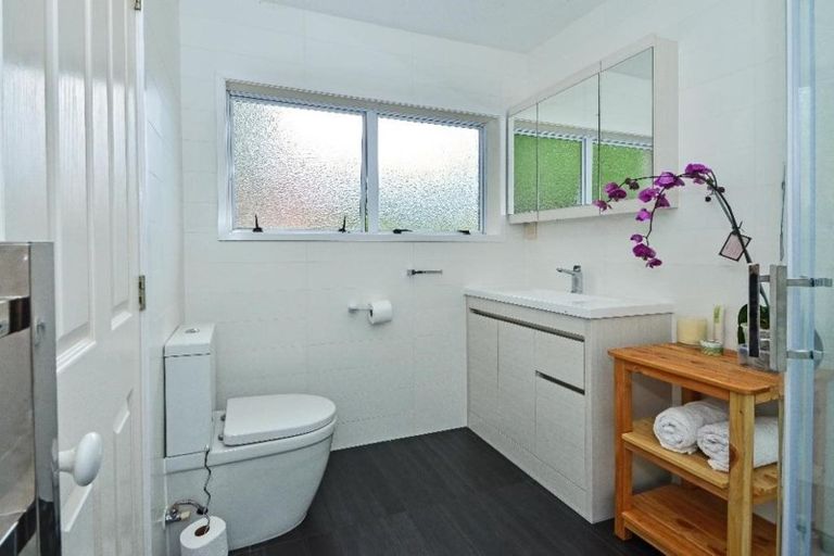 Photo of property in 22 Perotti Place, Conifer Grove, Takanini, 2112