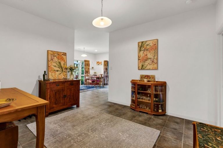 Photo of property in 26 Shelter Grove, Frankleigh Park, New Plymouth, 4310