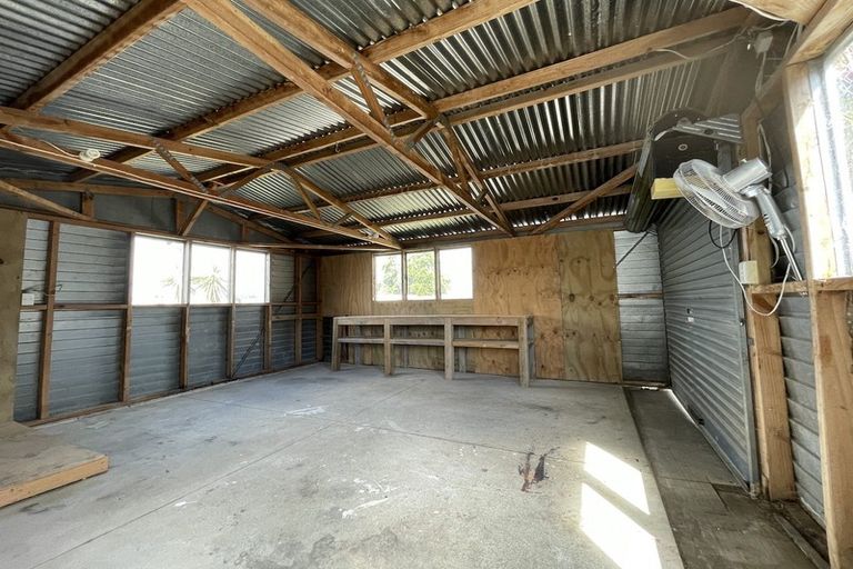 Photo of property in 28 Hueglow Rise, West Harbour, Auckland, 0618