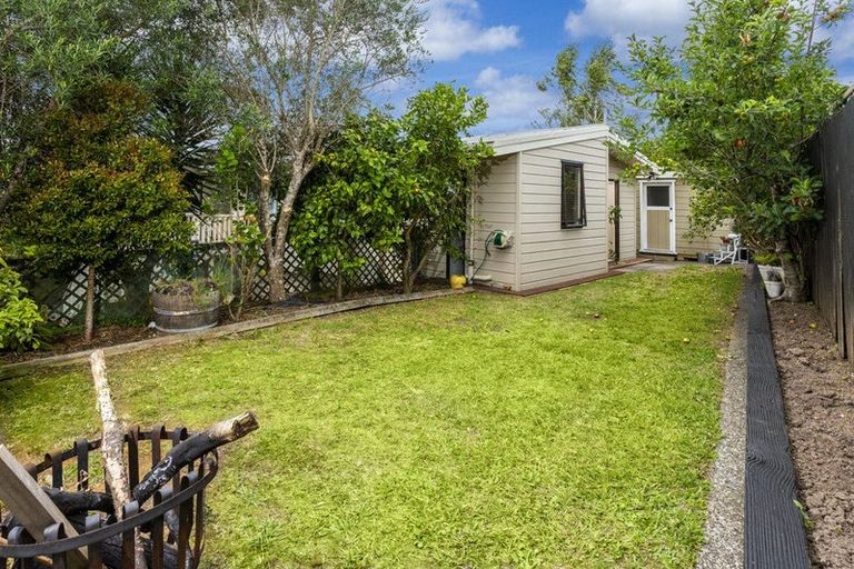 Photo of property in 34 Unsworth Drive, Unsworth Heights, Auckland, 0632