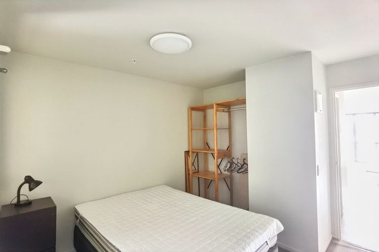 Photo of property in St Paul Apartments, 2e/4 Saint Paul Street, Auckland Central, Auckland, 1010