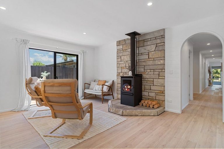 Photo of property in 111 Dickson Road, Papamoa Beach, Papamoa, 3118