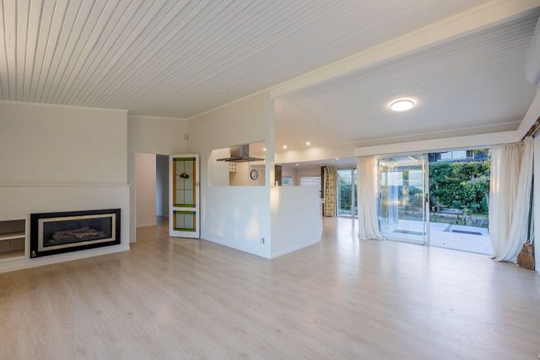 Photo of property in 1/62 Kowhai Road, Campbells Bay, Auckland, 0630