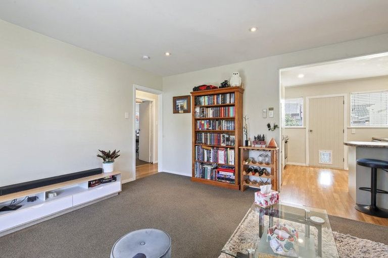 Photo of property in 2/500 Harewood Road, Harewood, Christchurch, 8051