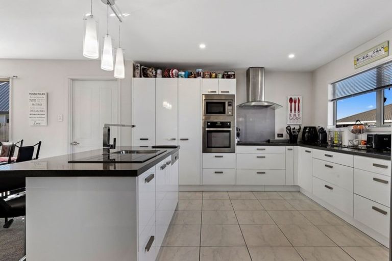 Photo of property in 7 Goodall Place, Redwood, Christchurch, 8051