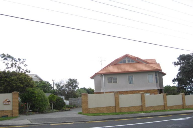 Photo of property in 1032 Whangaparaoa Road, Tindalls Beach, Whangaparaoa, 0930