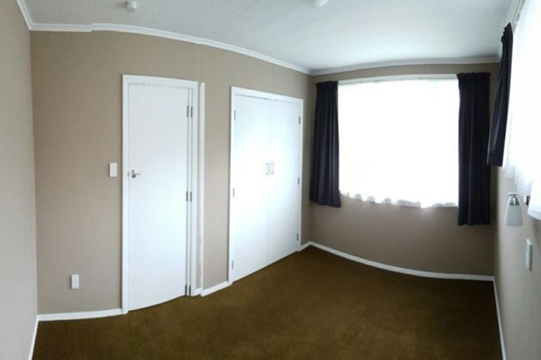 Photo of property in 1/6 Moeraki Road, Maoribank, Upper Hutt, 5018