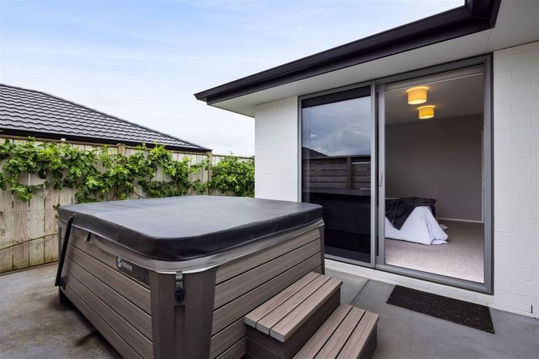 Photo of property in 22 Keene Drive, Bell Block, New Plymouth, 4312