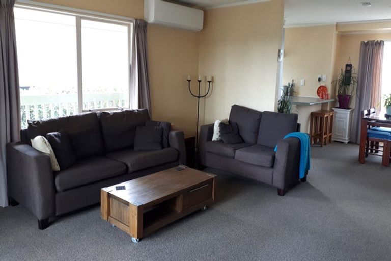 Photo of property in 95 Rototuna Road, Rototuna, Hamilton, 3210